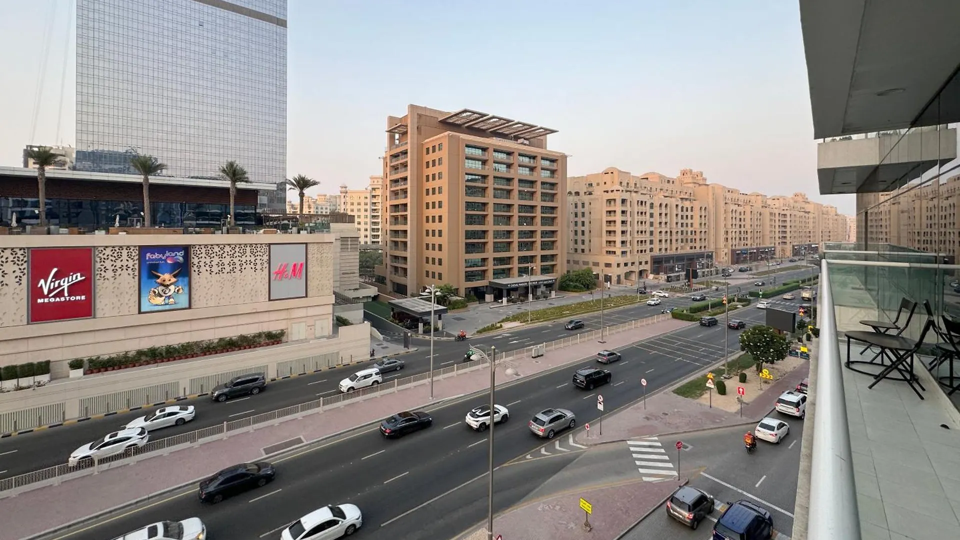 Apartment Elegant Beachside Studio In Prime Palm Location Dubai