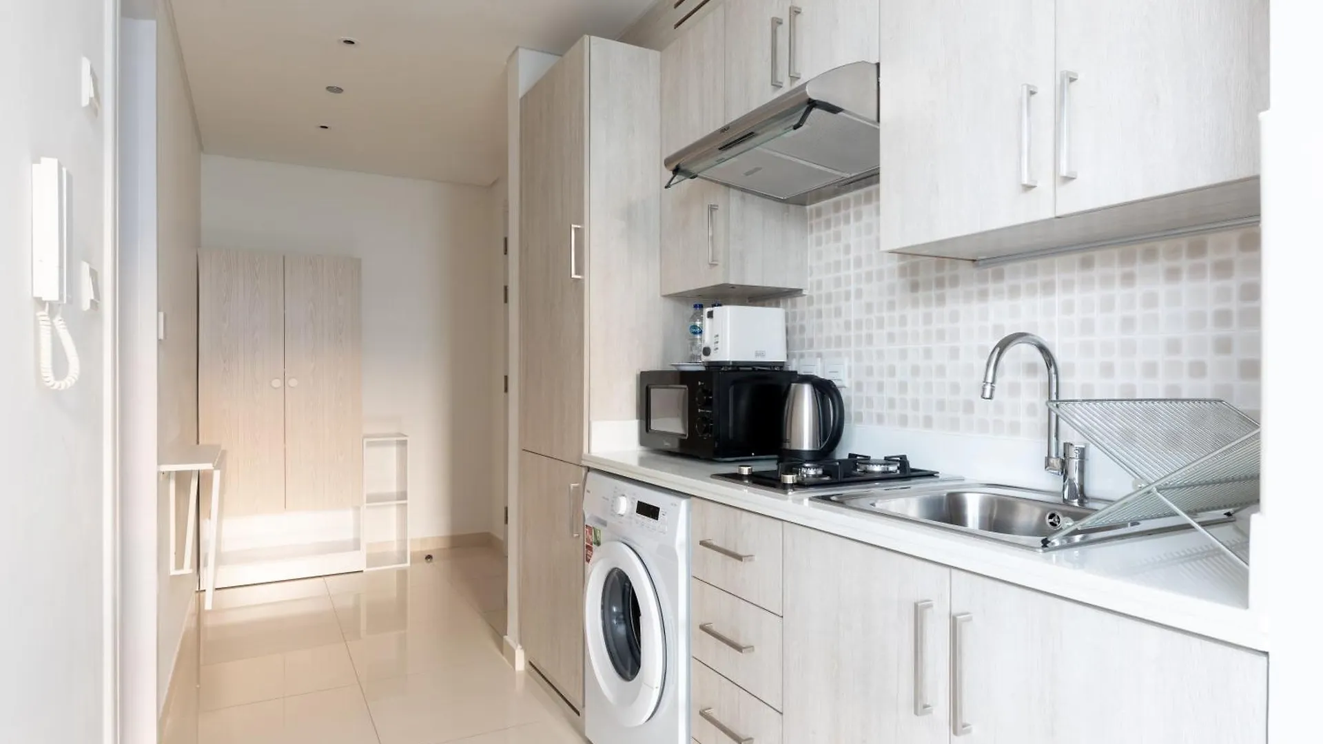 Apartment Elegant Beachside Studio In Prime Palm Location Dubai United Arab Emirates