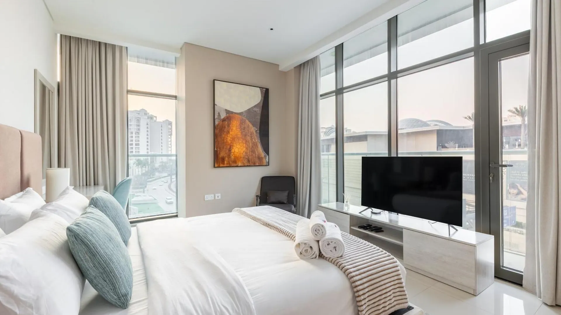 Elegant Beachside Studio In Prime Palm Location Dubai