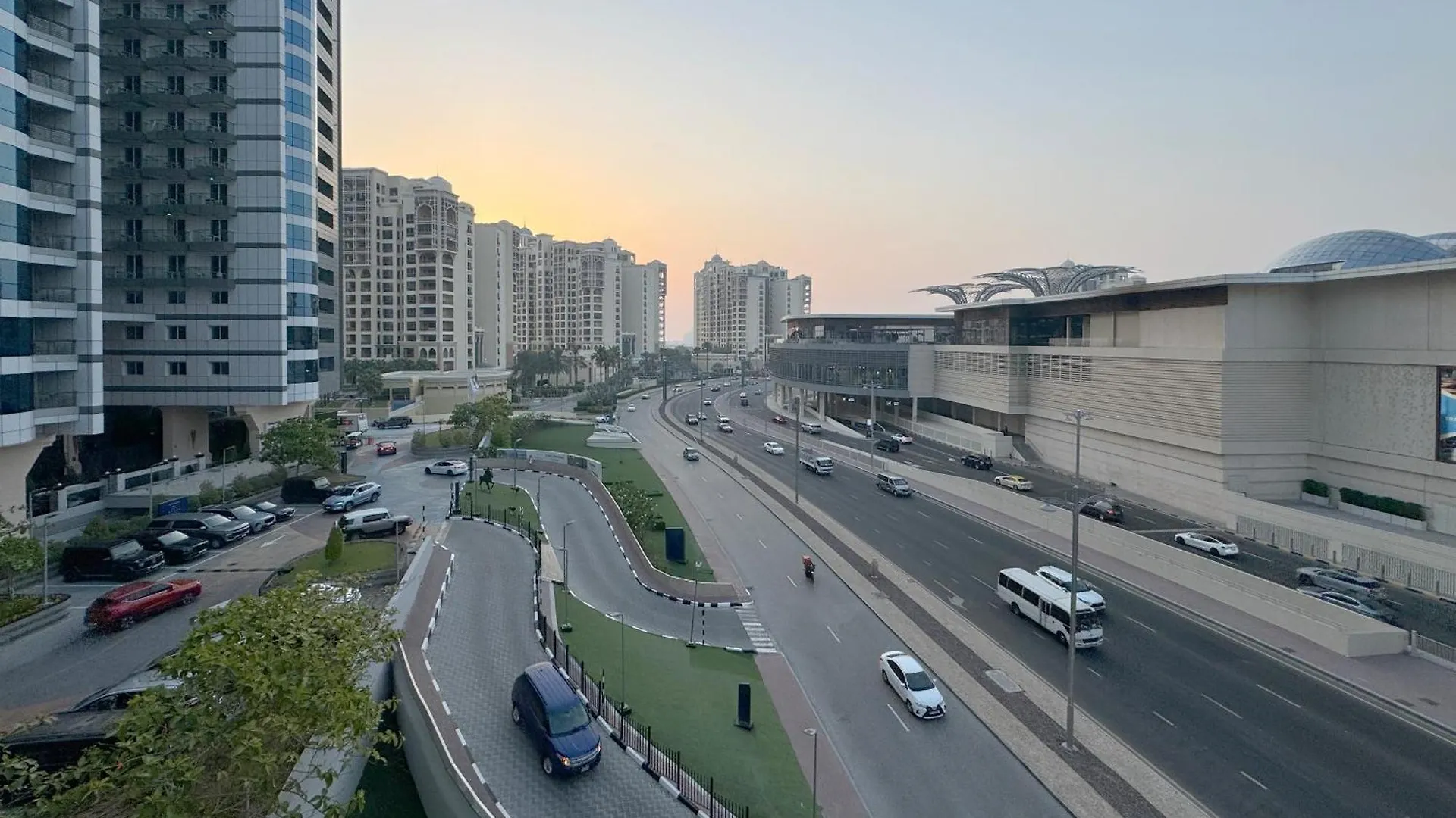 Elegant Beachside Studio In Prime Palm Location Dubai Lägenhet