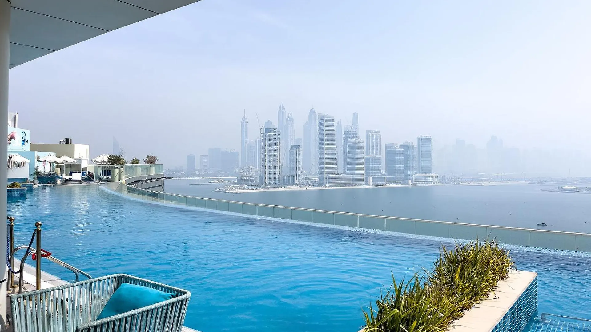 Elegant Beachside Studio In Prime Palm Location Dubai